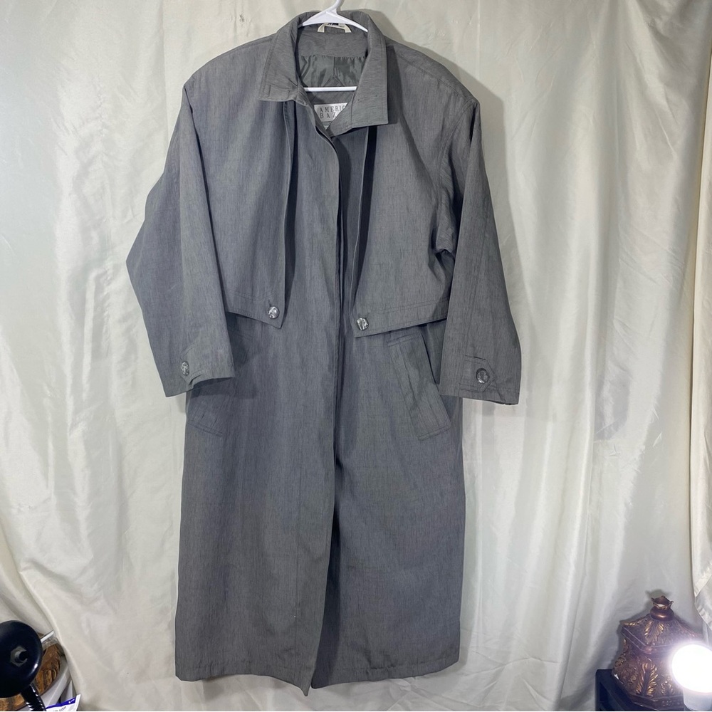 Gray Trench Coat with Lightweight Fabric and Knee Length